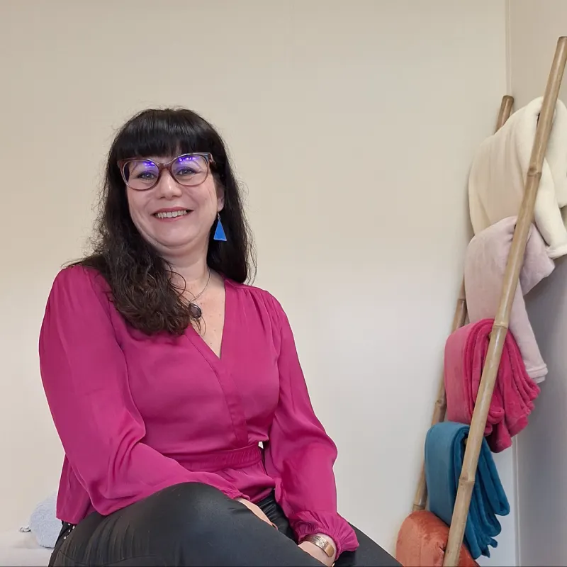 Marie-Ève MILLET à Narbonne dans son cabinet
